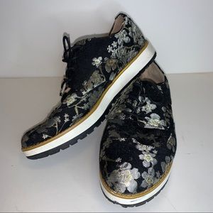 Qupid Embroidered Women’s Shoes Sz 9-9.5